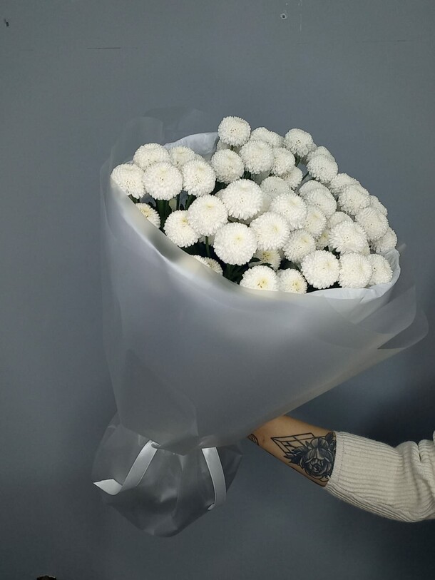 Букет из кустовых хризантем, артикул F1417686 - 4600 рублей, доставка по городу. Flawery - доставка цветов