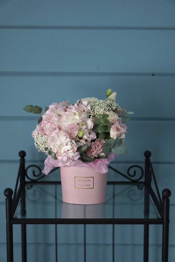 Композиция "суфле" из гортензии и эустомы с ароматным озатамнусом, артикул F1436082 - 7100 рублей, доставка по городу. Flawery - доставка цветов