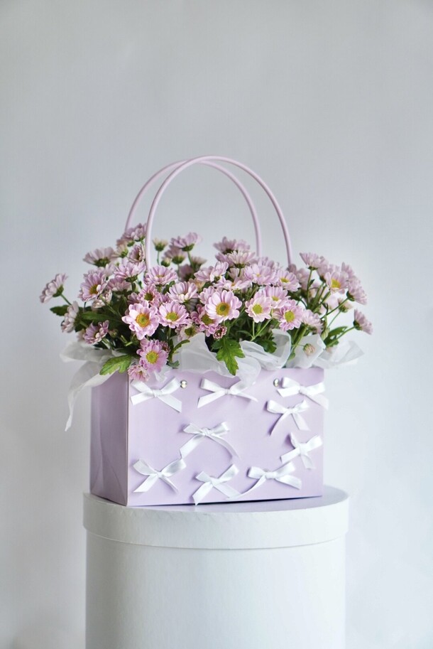 Сумочка фиол, артикул F1469967 - 2500 рублей, доставка по городу. Flawery - доставка цветов