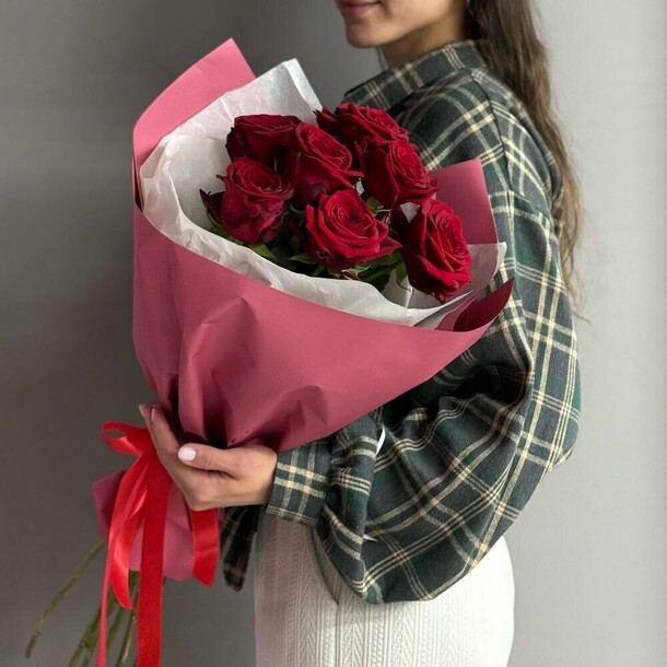 Букет из 7 красных роз, артикул F1413206 - 2450 рублей, доставка по городу. Flawery - доставка цветов