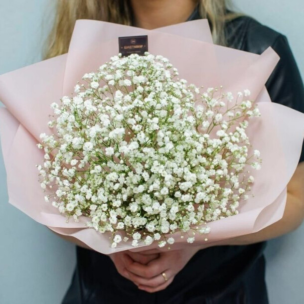 Букет нежный из 5 веточек белой гипсофилы, артикул F1162413 - 3794 рублей, доставка по городу. Flawery - доставка цветов