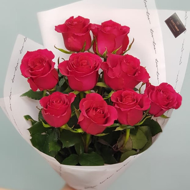 Букет из красных 9 эквадорских роз эксплорер, артикул F1162416 - 6427 рублей, доставка по городу. Flawery - доставка цветов