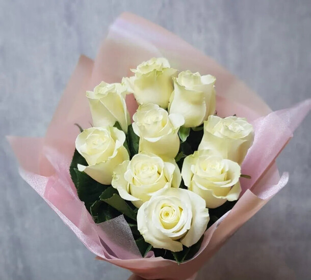 Букет белый хит 9 белых роз, артикул F1162594 - 6427 рублей, доставка по городу. Flawery - доставка цветов