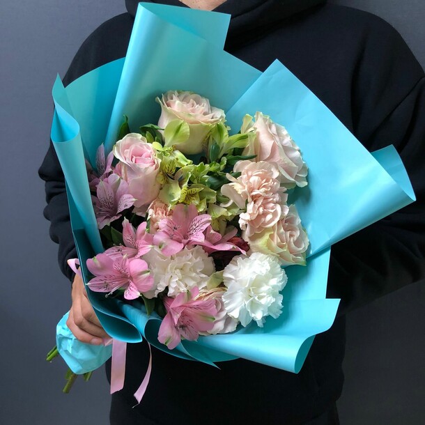 "притяжение", артикул F1209922 - 3590 рублей, доставка по городу. Flawery - доставка цветов