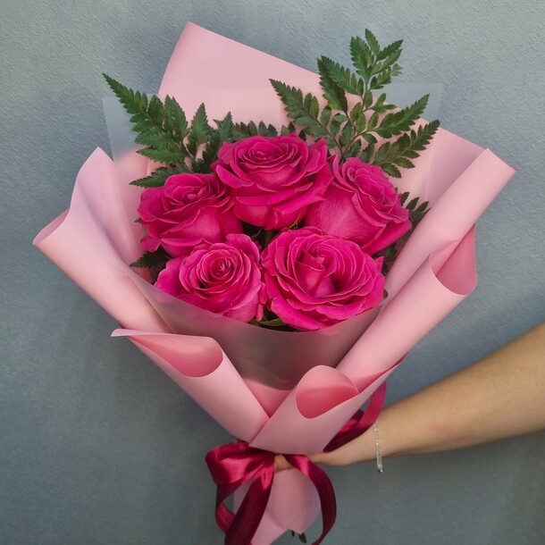 "розовый подарок", артикул F1255196 - 4232 рублей, доставка по городу. Flawery - доставка цветов