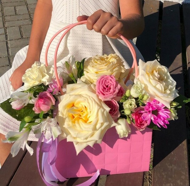 "любимому учителю", артикул F1311967 - 3590 рублей, доставка по городу. Flawery - доставка цветов