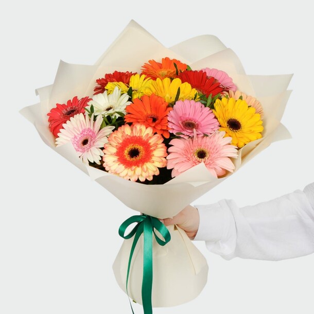 Букет из гербер "радужная симфония", артикул F1413176 - 6090 рублей, доставка по городу. Flawery - доставка цветов