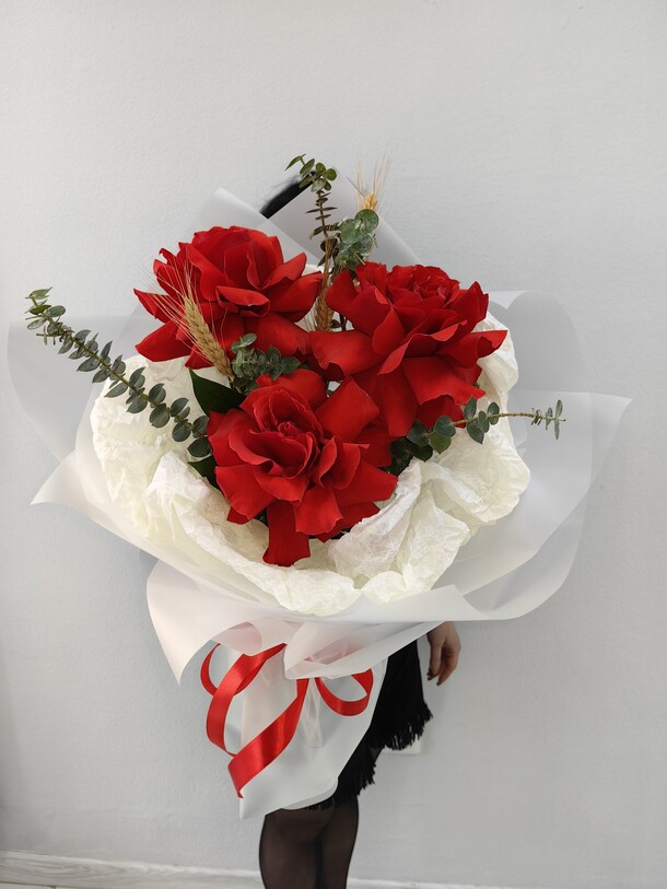 Алая французская роза, артикул F1419495 - 2100 рублей, доставка по городу. Flawery - доставка цветов