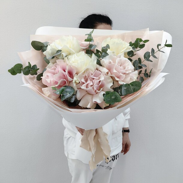 Французские розы микс, артикул F1426840 - 3600 рублей, доставка по городу. Flawery - доставка цветов