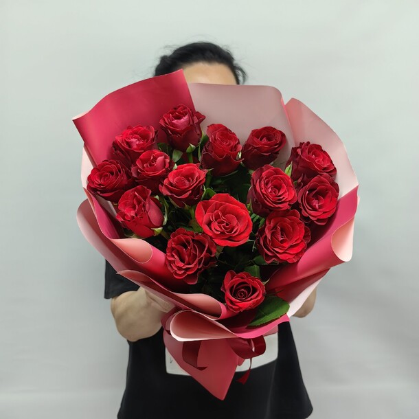 Букет из красной розы х 15, артикул F1450548 - 2700 рублей, доставка по городу. Flawery - доставка цветов