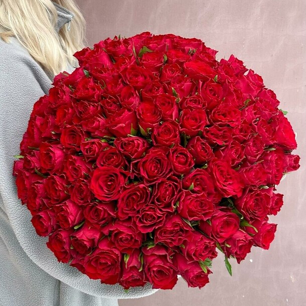 Монобукет 101 красная роза, артикул F1504848 - 14590 рублей, доставка по городу. Flawery - доставка цветов