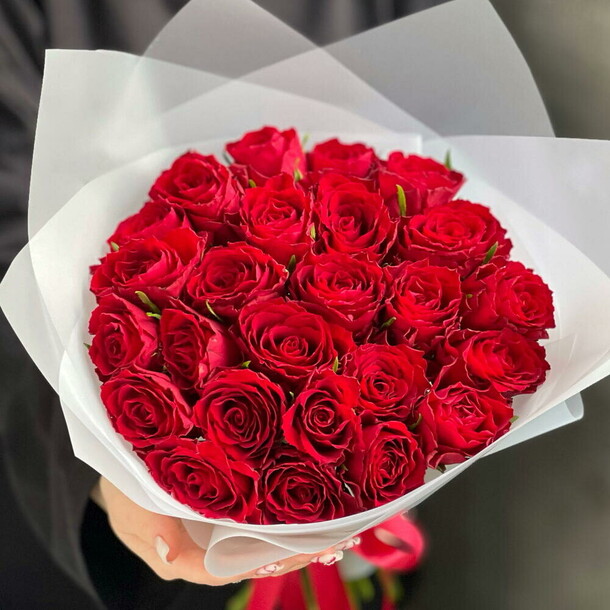 Цветы букет розы красные х 25, артикул F1534580 - 4990 рублей, доставка по городу. Flawery - доставка цветов