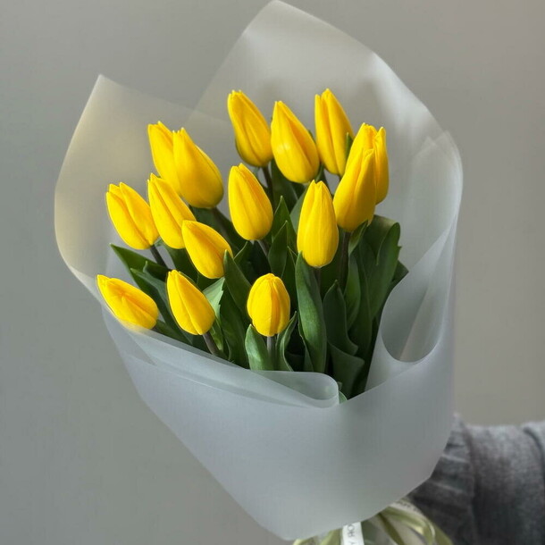 Букет из желтых тюльпанов х 15, артикул F1534587 - 2650 рублей, доставка по городу. Flawery - доставка цветов