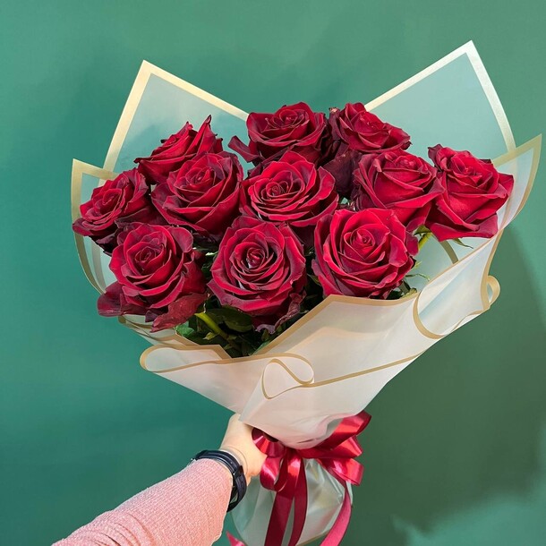 Бордовые розы, артикул F1424201 - 5600 рублей, доставка по городу. Flawery - доставка цветов