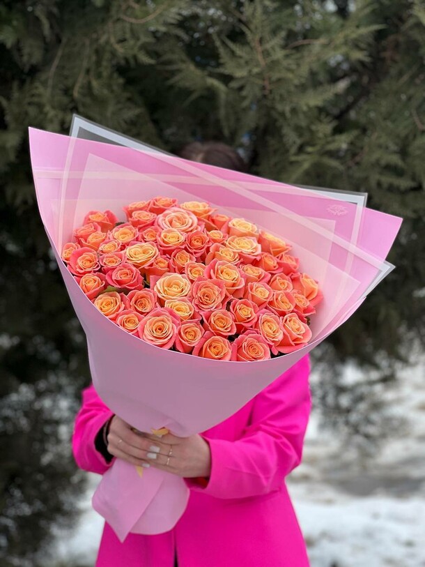 Букет из 51 персиковой розы, артикул F1421776 - 12000 рублей, доставка по городу. Flawery - доставка цветов
