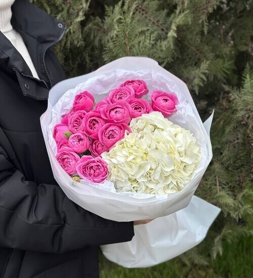 Букет первая любовь, артикул F1422003 - 4545 рублей, доставка по городу. Flawery - доставка цветов