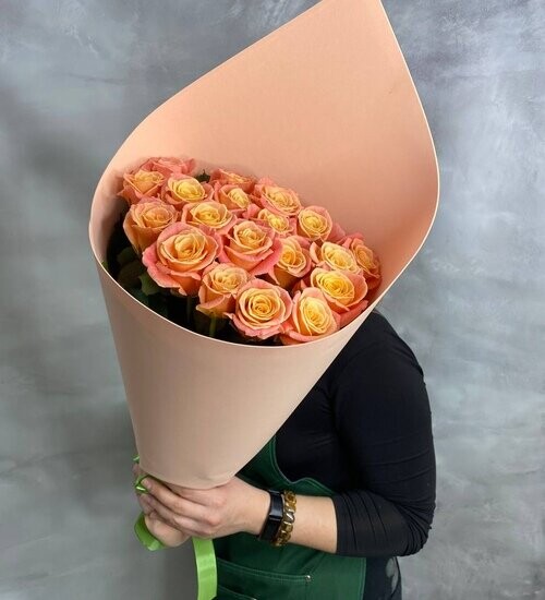 Букет из 19 персиковых роз, артикул F1422905 - 4364 рублей, доставка по городу. Flawery - доставка цветов