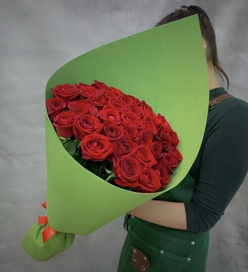 Букет из 35  красных роз, артикул F1422918 - 7818 рублей, доставка по городу. Flawery - доставка цветов