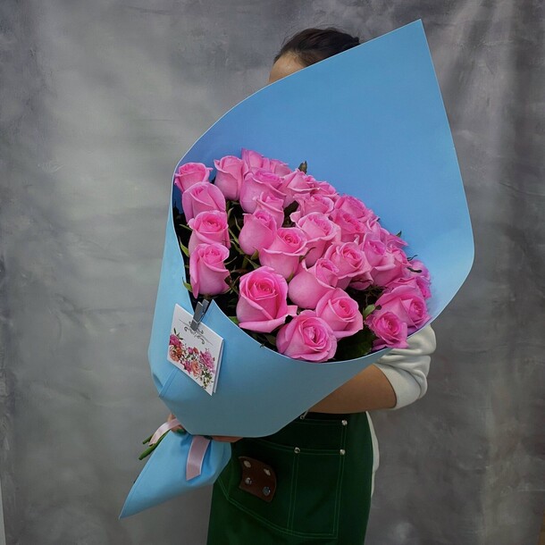 Букет из 35 розовых роз, артикул F1422921 - 7818 рублей, доставка по городу. Flawery - доставка цветов