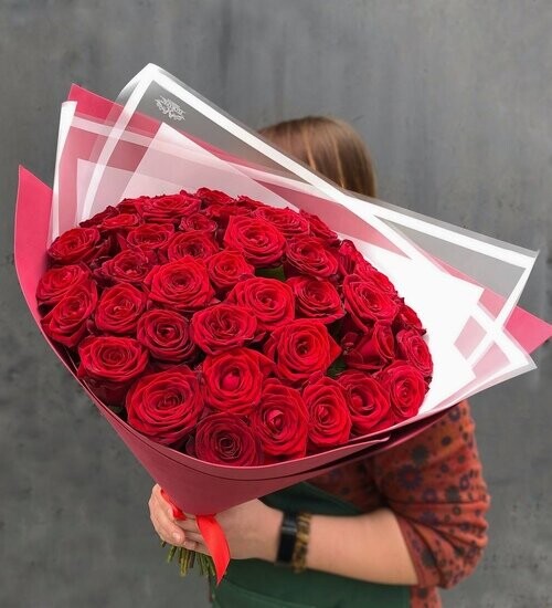 Букет из 41 красной розы, артикул F1422922 - 9000 рублей, доставка по городу. Flawery - доставка цветов
