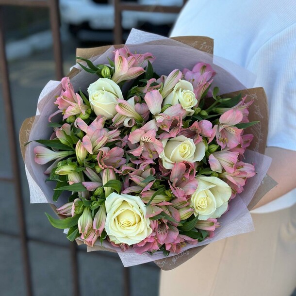 Букет "грация" уменьшенный, артикул F38079 - 3455 рублей, доставка по городу. Flawery - доставка цветов