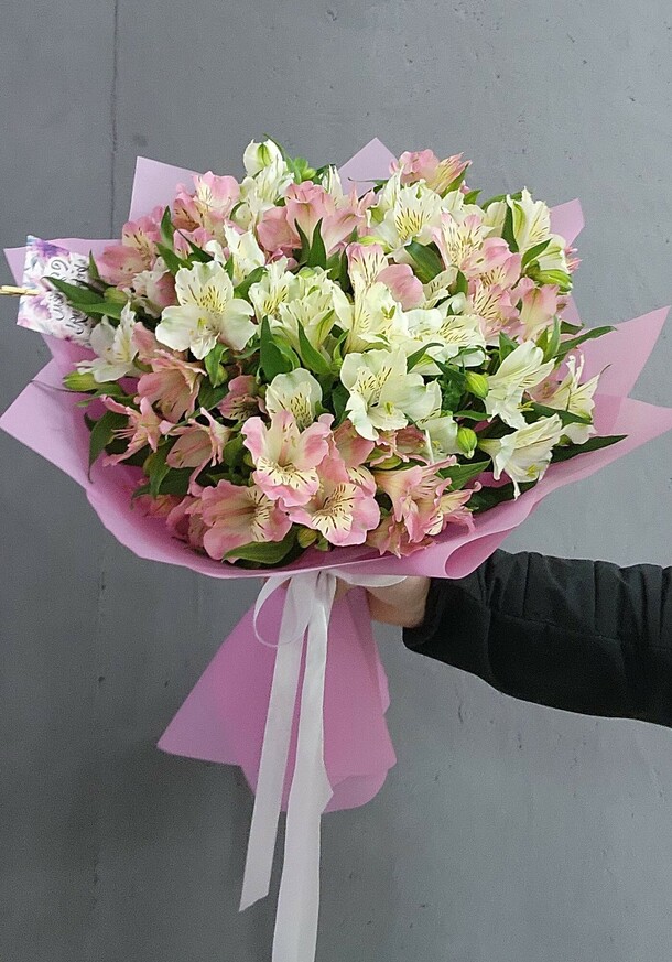 Букет из альстромерии, артикул F1420813 - 3305 рублей, доставка по городу. Flawery - доставка цветов