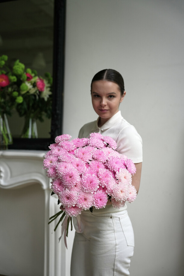 Букет из розовой хризантемы, артикул F1416491 - 3529 рублей, доставка по городу. Flawery - доставка цветов