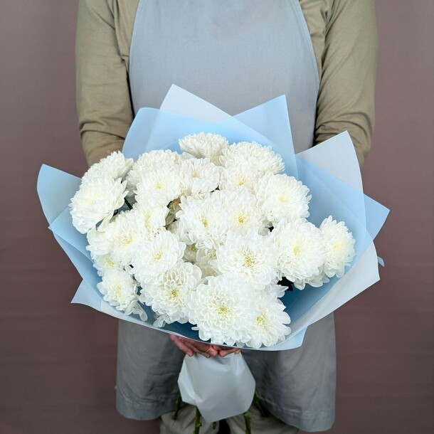 Букет из 7 кустовых хризантем, артикул F1417292 - 3200 рублей, доставка по городу. Flawery - доставка цветов