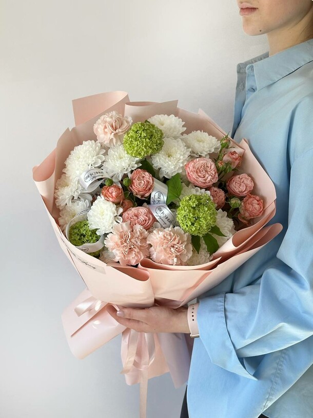 Сборный букет «май», артикул F1416986 - 4100 рублей, доставка по городу. Flawery - доставка цветов