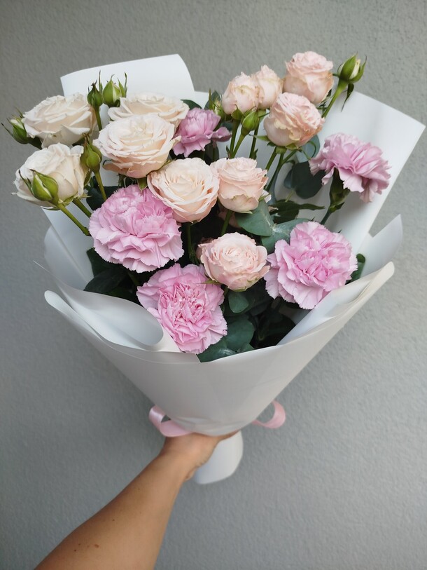 Авторский букет " нежный поцелуй ", артикул F1418609 - 4816 рублей, доставка по городу. Flawery - доставка цветов