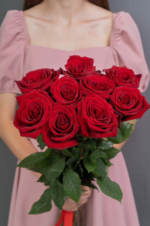 Букет из 9 красных роз premium, артикул F1423340 - 4671 рублей, доставка по городу. Flawery - доставка цветов