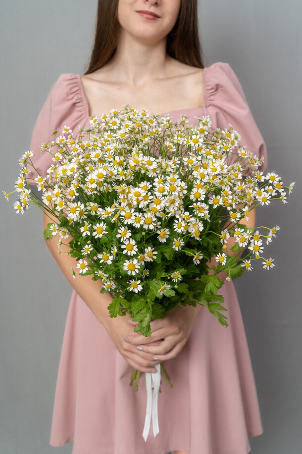 Большой букет из ромашек, артикул F1436817 - 5842 рублей, доставка по городу. Flawery - доставка цветов