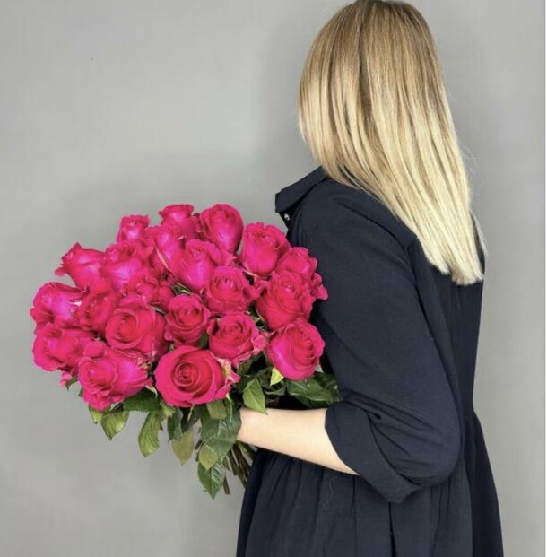 21 розовая роза, артикул F1366855 - 8858 рублей, доставка по городу. Flawery - доставка цветов