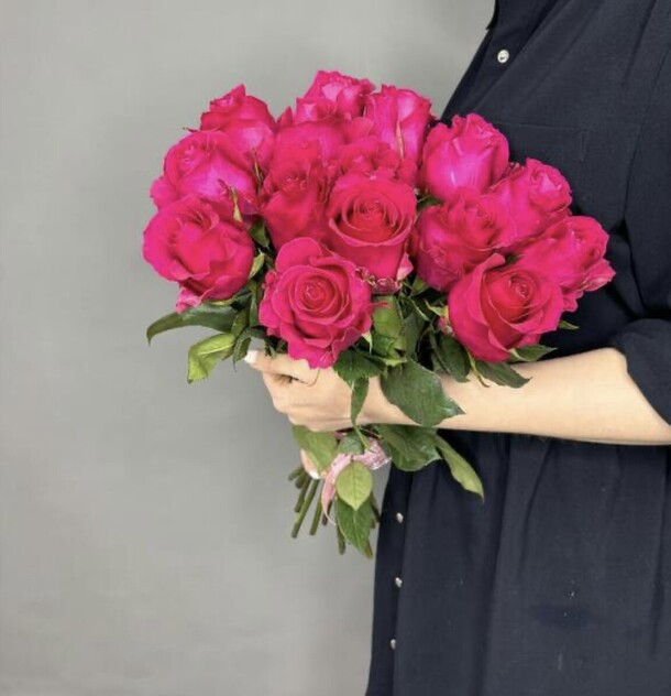 15 розовых роз, артикул F1366856 - 6442 рублей, доставка по городу. Flawery - доставка цветов