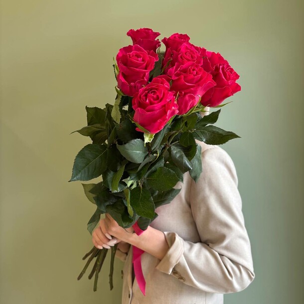 9 алых высоких роз, артикул F1366861 - 5476 рублей, доставка по городу. Flawery - доставка цветов