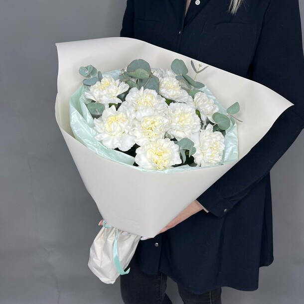 Букет из белых гвоздик, артикул F1370858 - 5476 рублей, доставка по городу. Flawery - доставка цветов