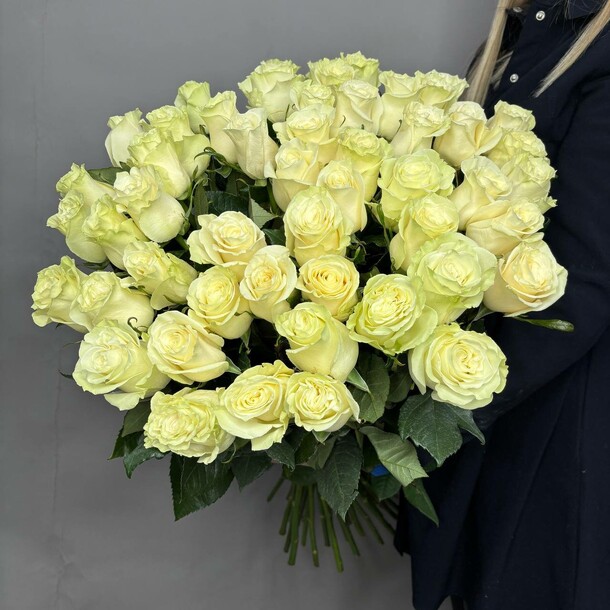 Букет из 51 белой розы, артикул F1402123 - 27086 рублей, доставка по городу. Flawery - доставка цветов