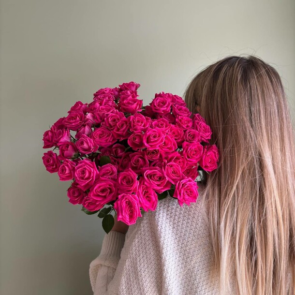 Букет из кустовых роз, артикул F1426823 - 10249 рублей, доставка по городу. Flawery - доставка цветов