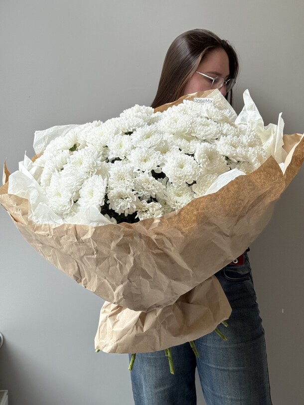 Букет из 15 хризантем wow, артикул F1431440 - 7150 рублей, доставка по городу. Flawery - доставка цветов