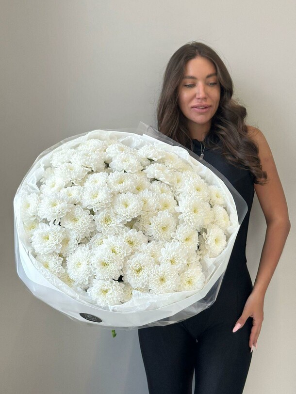 Букет из 11 кустовых хризантем, артикул F1441723 - 5990 рублей, доставка по городу. Flawery - доставка цветов