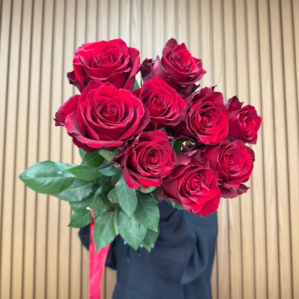 9 красных эквадорских роз, артикул F1421531 - 4460 рублей, доставка по городу. Flawery - доставка цветов