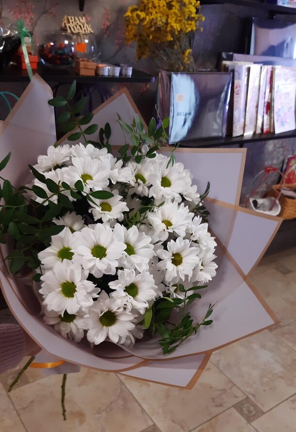 Игривая ромашка, артикул F1420681 - 2000 рублей, доставка по городу. Flawery - доставка цветов