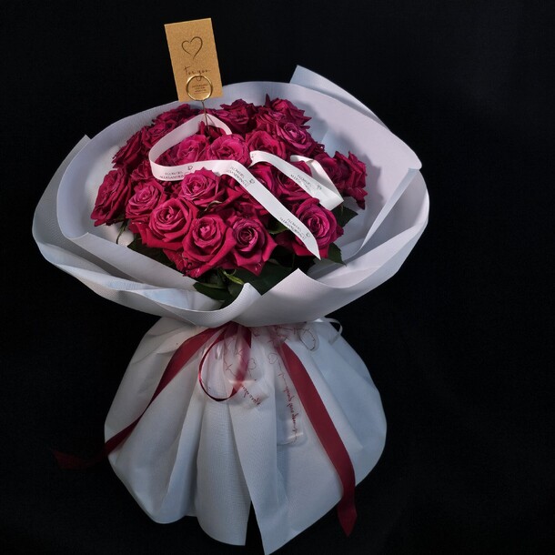 25 роз, букет любимой, артикул F1456232 - 9790 рублей, доставка по городу. Flawery - доставка цветов