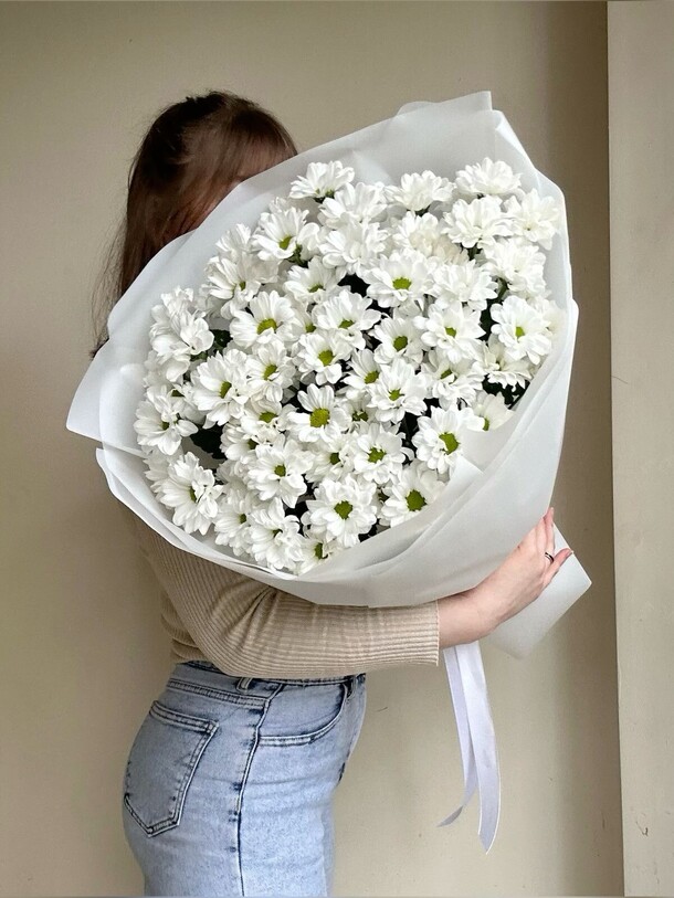 Букет ромашковых хризантем, артикул F1454664 - 5450 рублей, доставка по городу. Flawery - доставка цветов