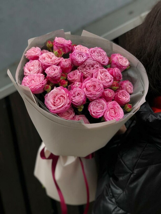 Букет из кустовой розы, артикул F1536988 - 3600 рублей, доставка по городу. Flawery - доставка цветов