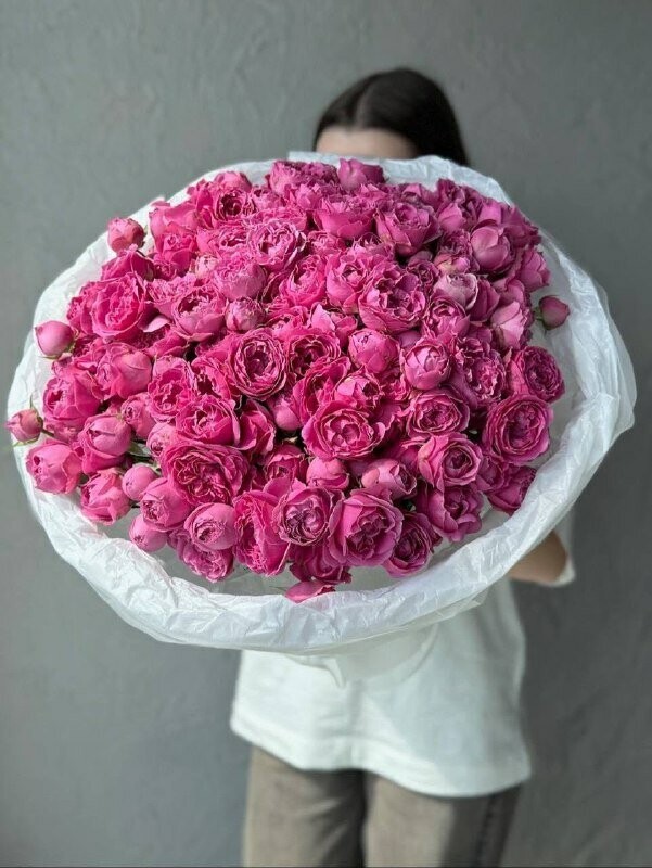 Букет гигант из кустовой розы, артикул F1536998 - 11500 рублей, доставка по городу. Flawery - доставка цветов