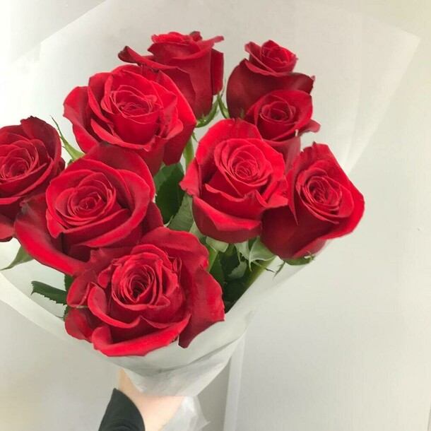 9 красных роз — символ любви и страсти, артикул F1424713 - 4990 рублей, доставка по городу. Flawery - доставка цветов