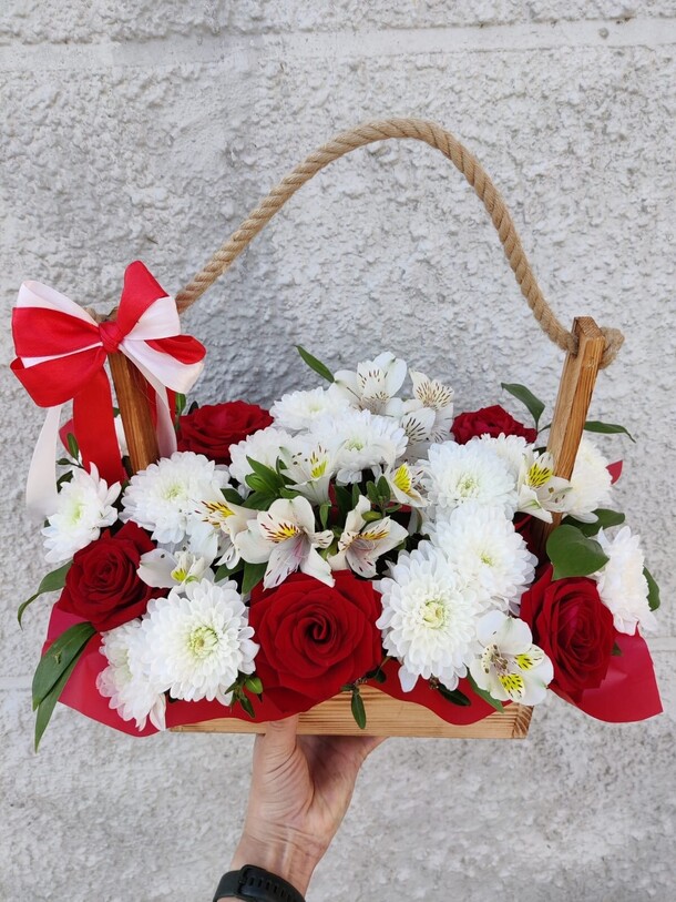 Корзина цветов, артикул F1410344 - 6105 рублей, доставка по городу. Flawery - доставка цветов