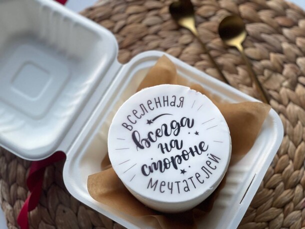 Бенто-торт вселенная всегда, артикул F1424006 - 2519 рублей, доставка по городу. Flawery - доставка цветов