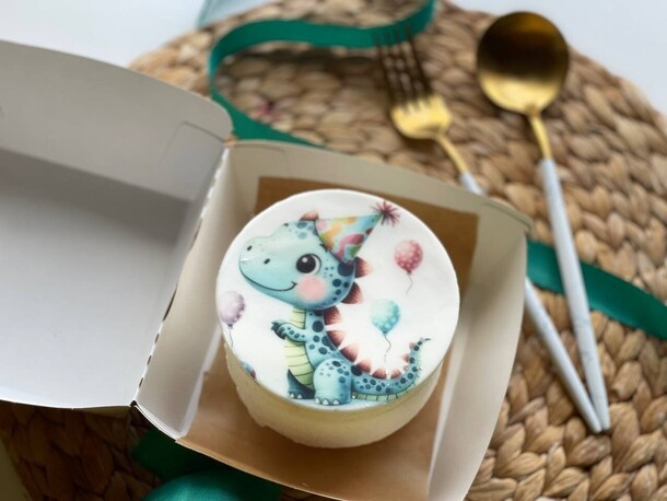 Бенто-торт дракоша, артикул F1424318 - 2519 рублей, доставка по городу. Flawery - доставка цветов